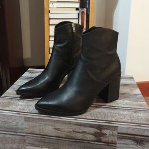 Women's Steve Madden Black Leather Ankle Booties Size 10